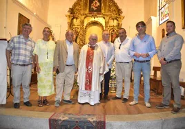 Alejo Riñones, Ana Vicente, Gonzalo Santonja, Agustín Jiménez, Alejandro Romero, José Ángel Castellano, Luis Francisco Martín y Sergio Moreira, en el homenaje celebrado ayer en Valdesangil