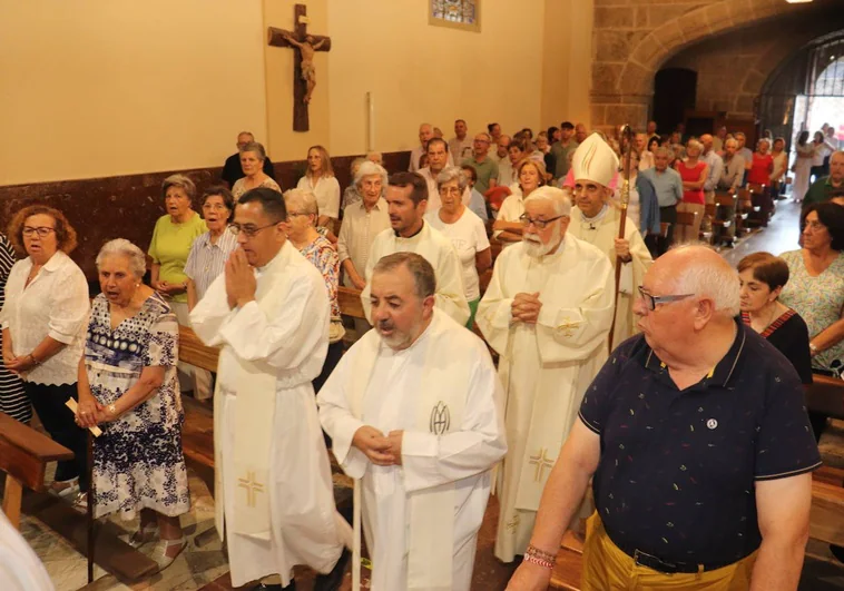 Entrada del obispo de Plasencia, Ernesto Brotóns, en el santuario de la Virgen del Castañar