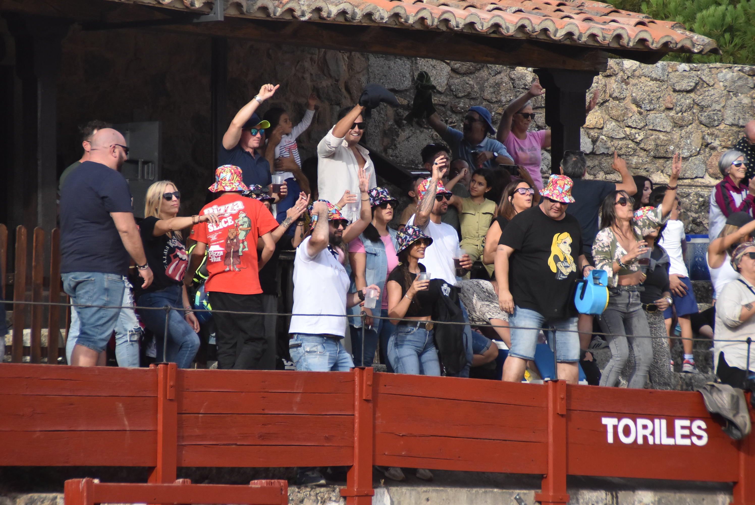 La plaza de toros se queda pequeña en la celebración del Humor Amarillo