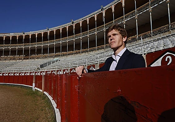 Borja Jiménez, en el callejón de La Glorieta en una entrevista para LA GACETA la pasada primavera.