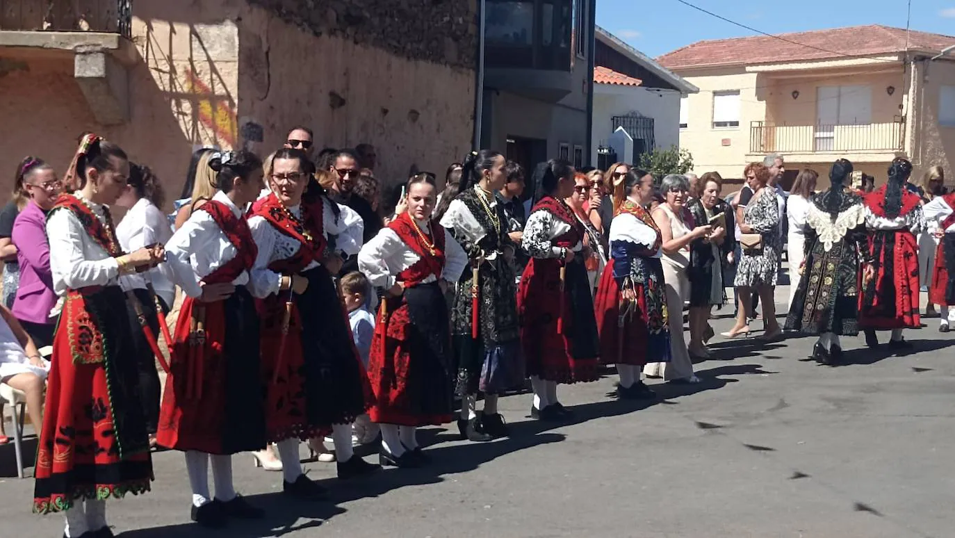 Cespedosa de Tormes honra a la Virgen del Carrascal