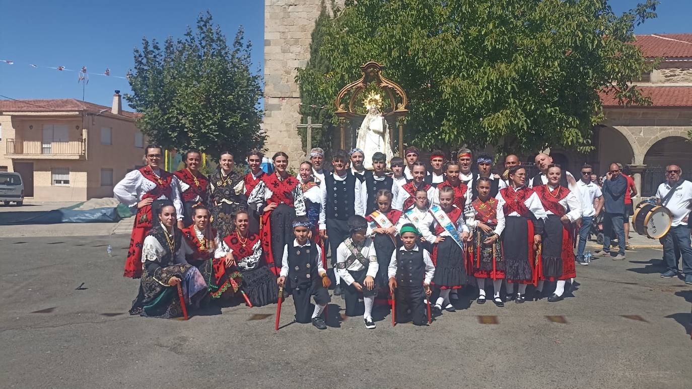 Cespedosa de Tormes honra a la Virgen del Carrascal