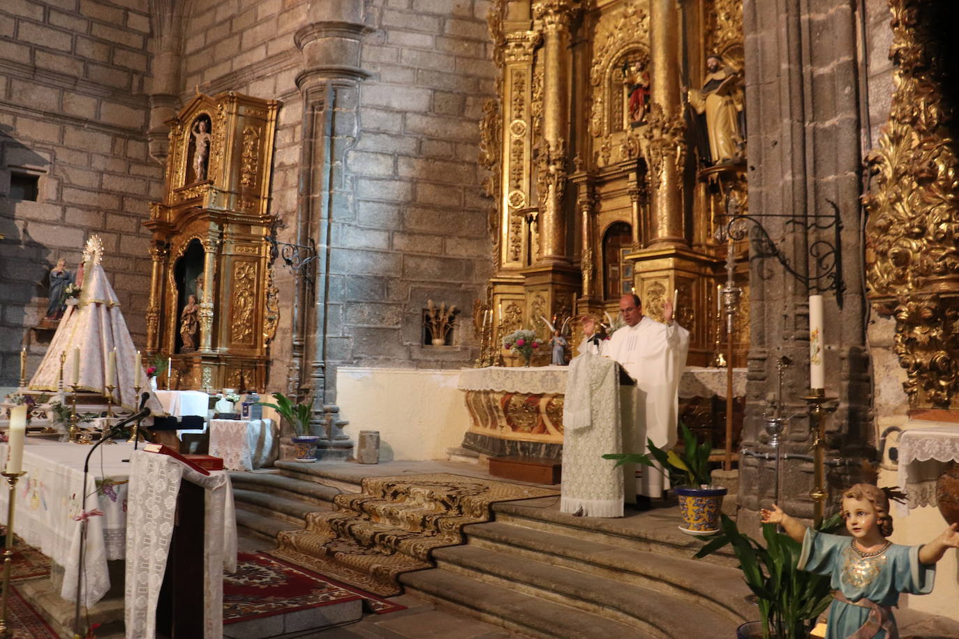 Gallegos de Solmirón entona el &quot;Adiós&quot; a la Virgen de Gracia Carrero