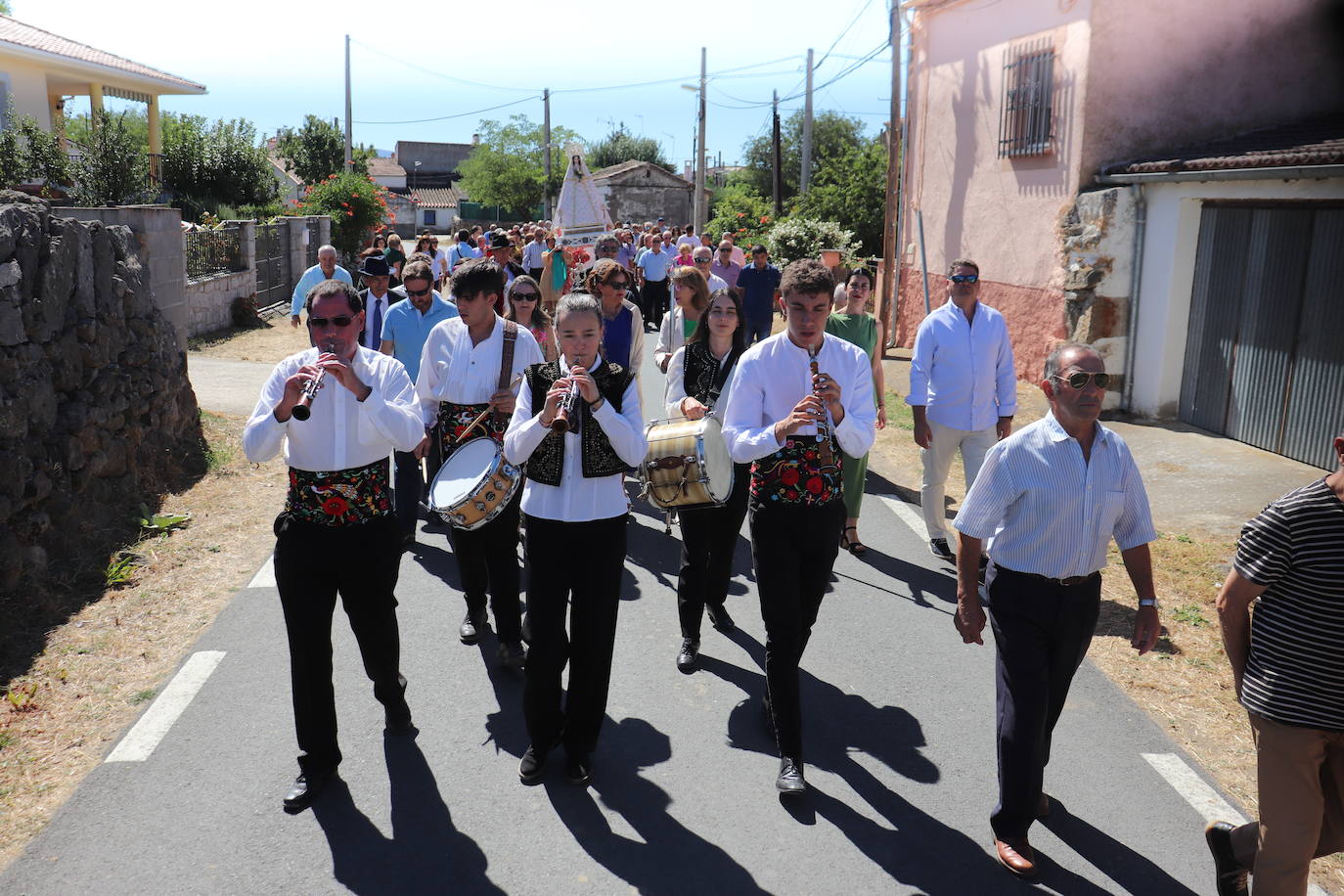 Gallegos de Solmirón entona el &quot;Adiós&quot; a la Virgen de Gracia Carrero