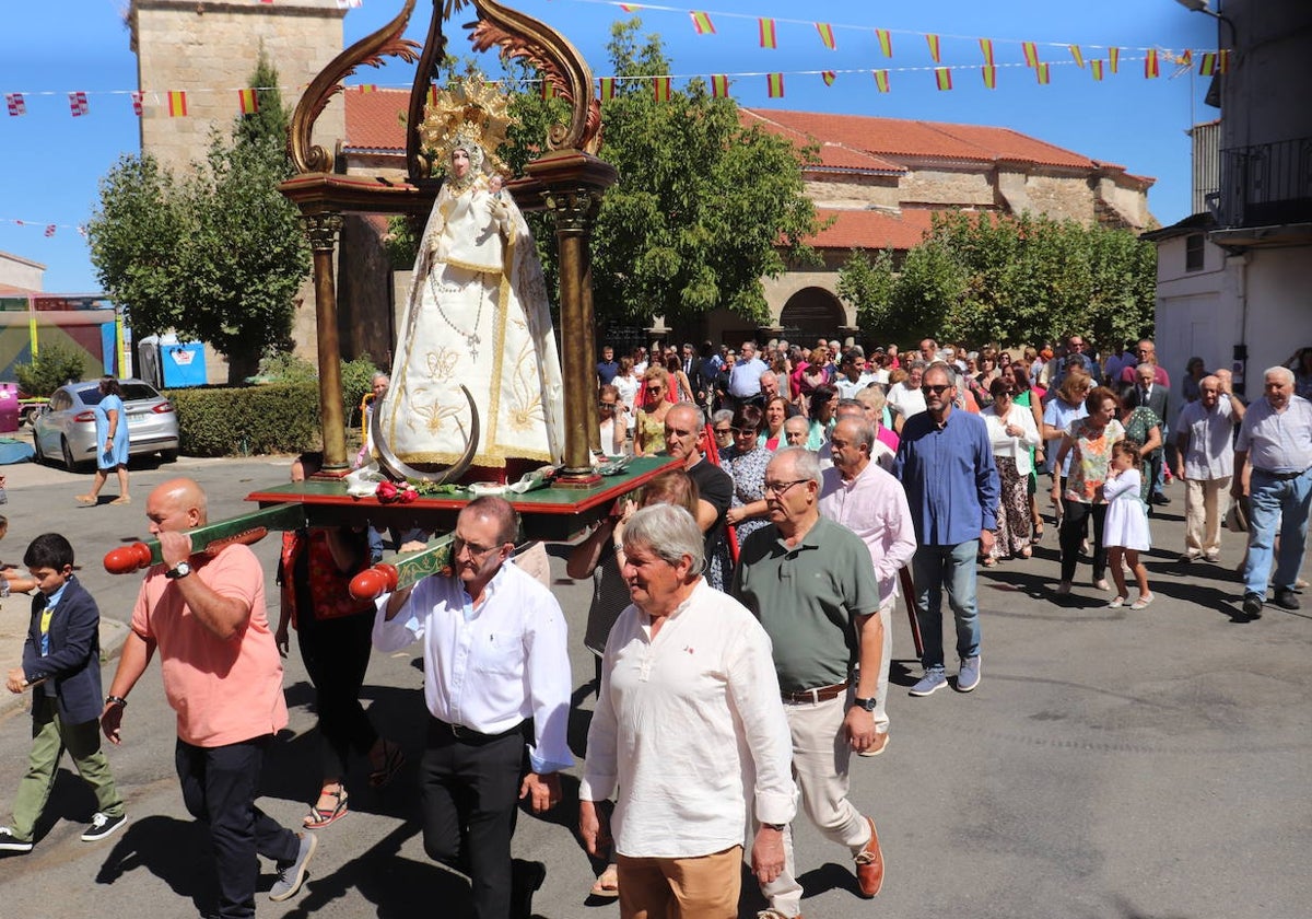 Sones de tradición para honrar a la Virgen del Carrascal en Cespedosa de Tormes