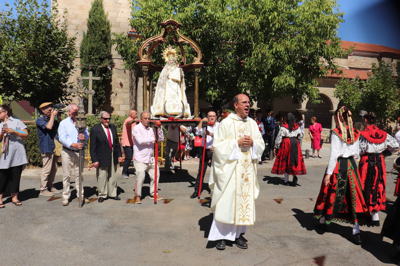 Sones de tradición para honrar a la Virgen del Carrascal en Cespedosa de Tormes