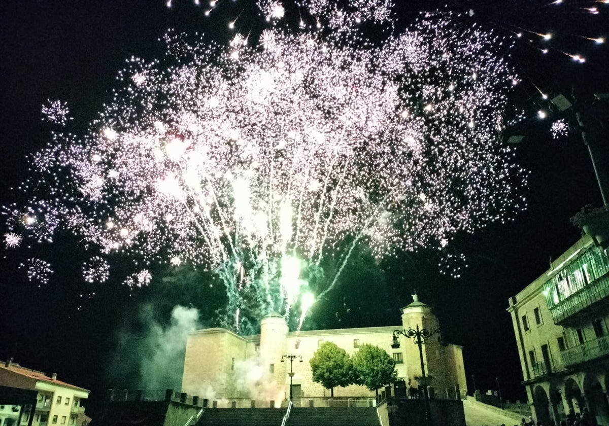 El castillo de fuegos artificiales pone fin a las fiestas patronales de Béjar