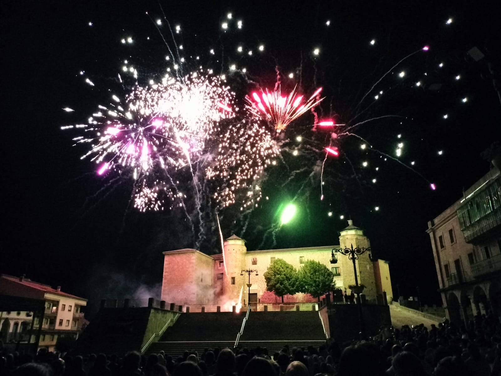 El castillo de fuegos artificiales pone fin a las fiestas patronales de Béjar