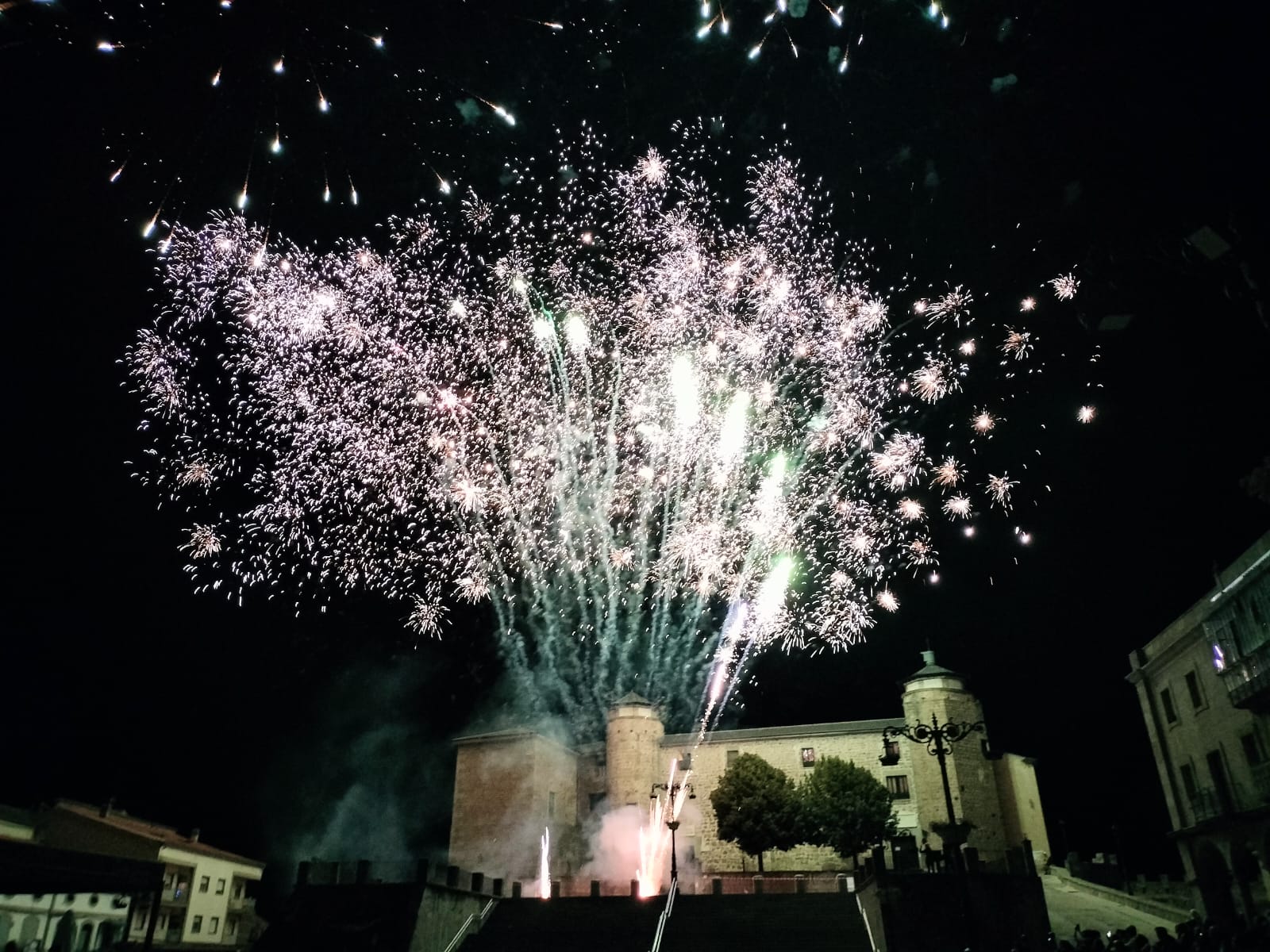 El castillo de fuegos artificiales pone fin a las fiestas patronales de Béjar