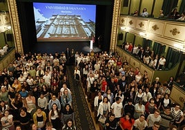 Los estudiantes extranjeros, en el Teatro Liceo.