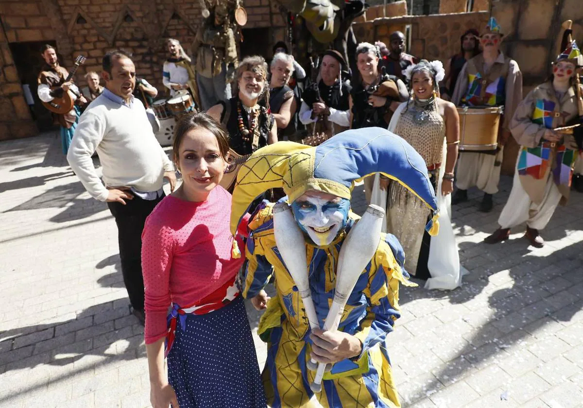 La concejala de Festejos, Carmen Seguín, en la inauguración del Mercado Medieval.