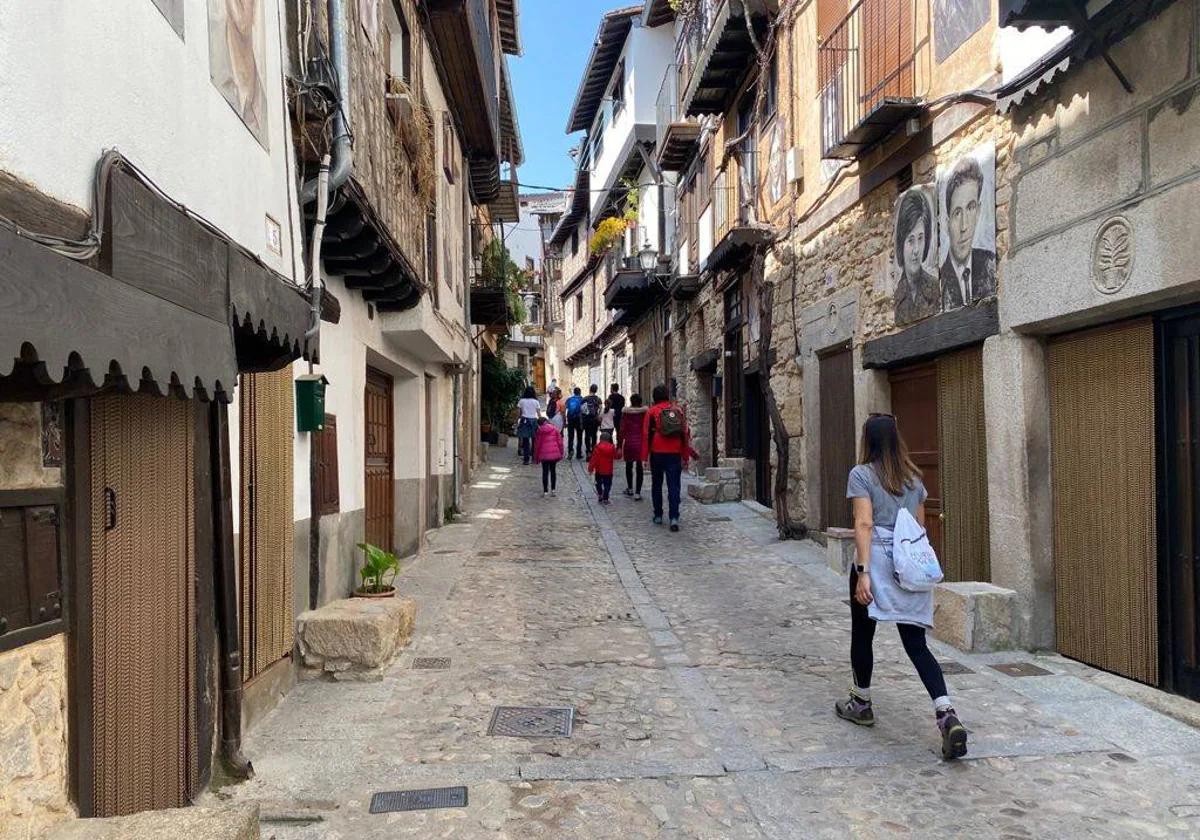 Calles serranas de Mogaraz, uno de los municipios que integran la comarca.