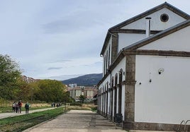 Imagen de la estación del tren de Béjar junto al Camino Natural.