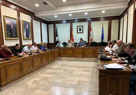 Imagen de la reunión de la Comisión Mixta celebrada esta semana en el Ayuntamiento de Béjar.