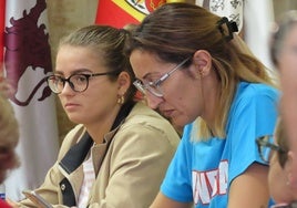 Lara Sánchez y Nieves Alonso, ediles del PSOE en Babilafuente.