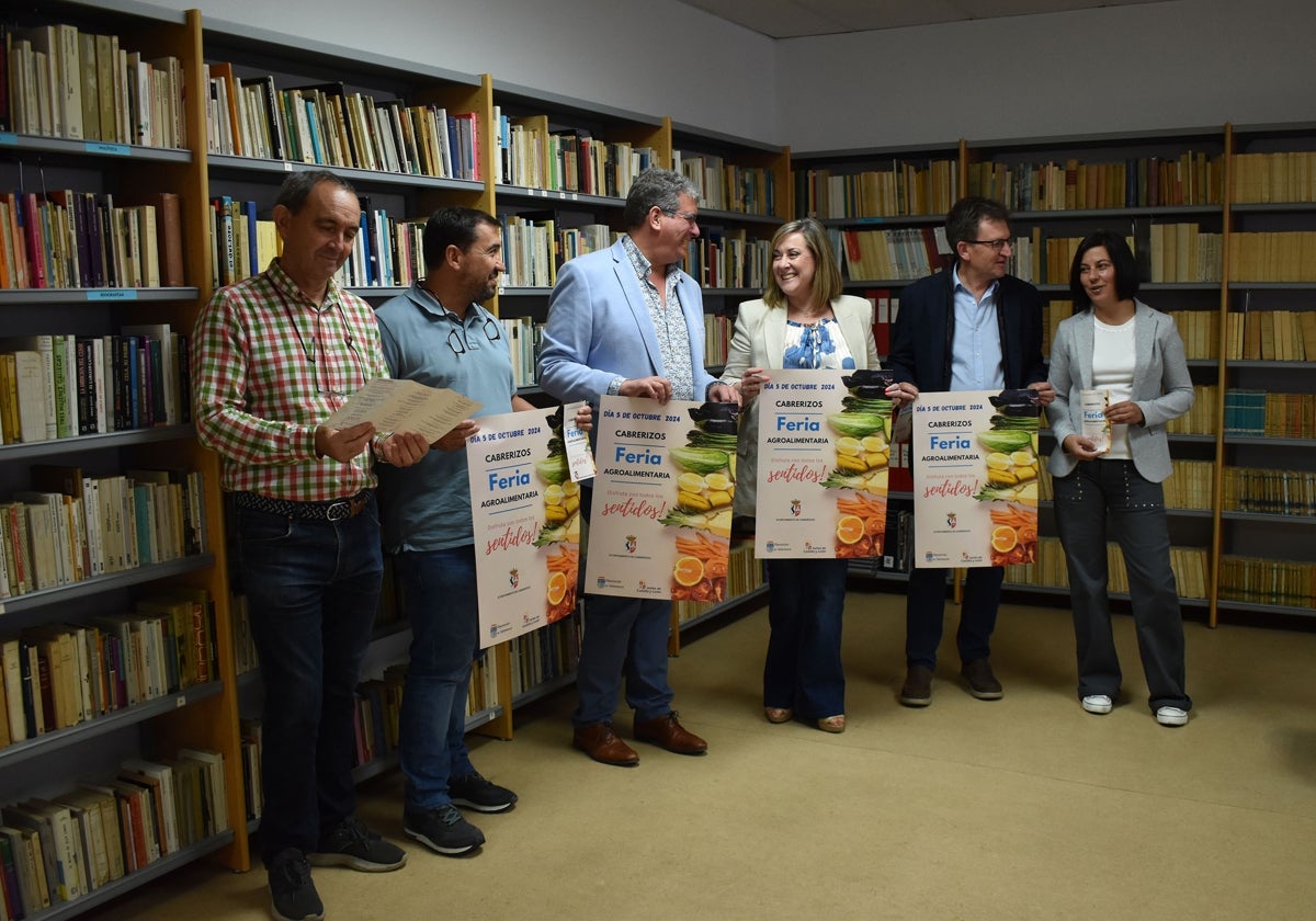 Tito Sánchez, Mario Torres, Claudio del Río, María Jesús Santero, Jesús Quintero y Silvia Sánchez durante la presentación.