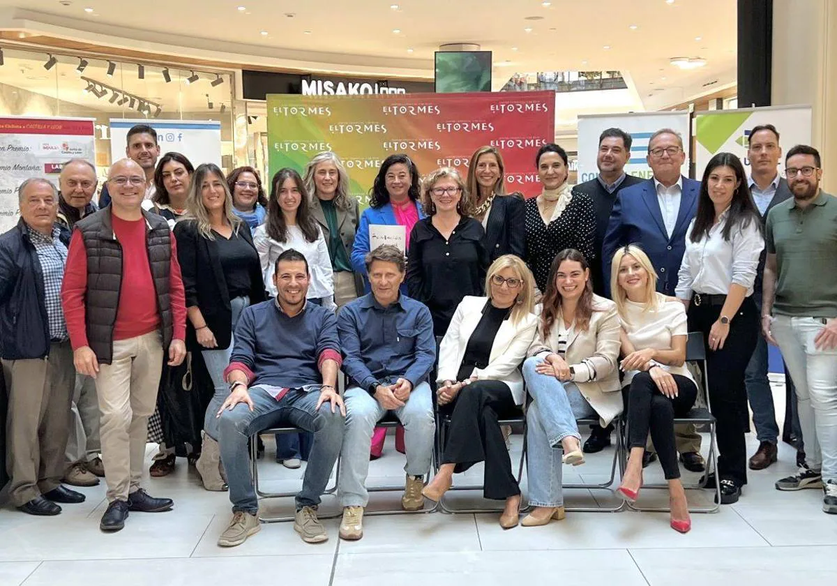 Una imagen de los participantes en la Mesa Redonda organizada por el CC El Tormes.