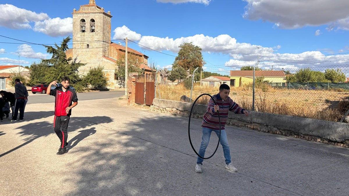 Inicio de fiesta en Nava con acento intergeneracional