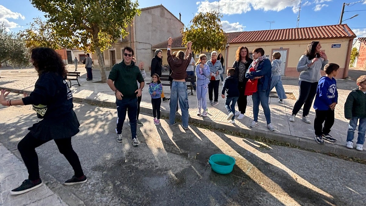 Inicio de fiesta en Nava con acento intergeneracional