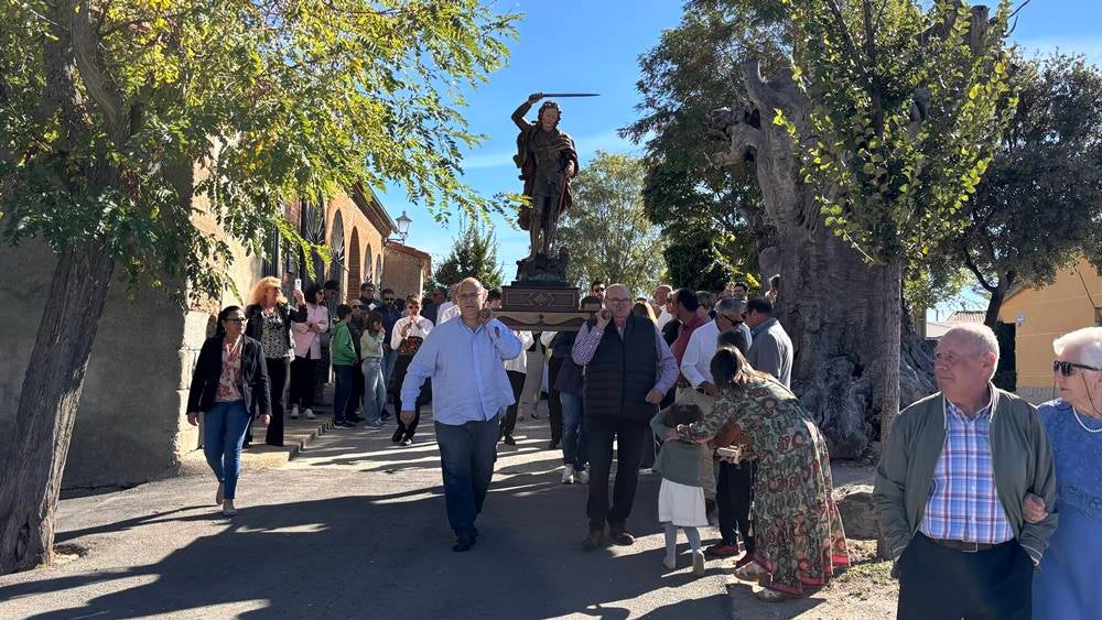 Ritmos de la tierra y bailes para el Santo patrón en Nava de Sotrobal