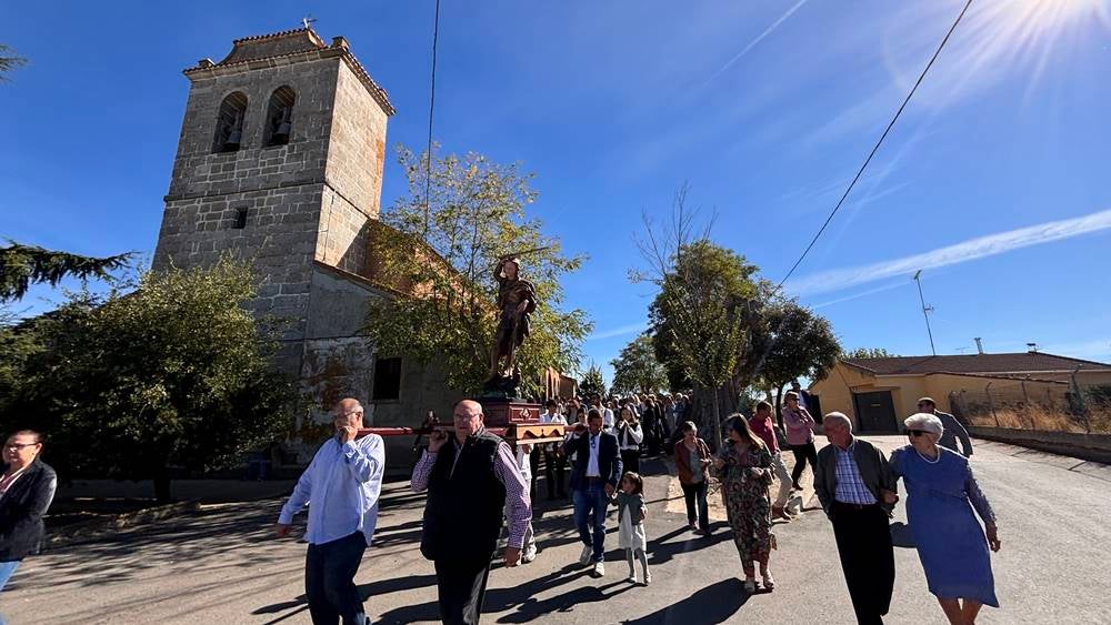 Ritmos de la tierra y bailes para el Santo patrón en Nava de Sotrobal