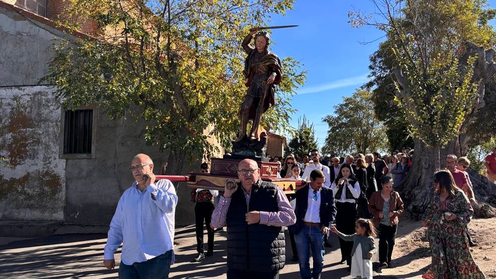 Ritmos de la tierra y bailes para el Santo patrón en Nava de Sotrobal