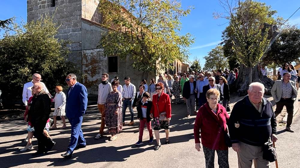 Ritmos de la tierra y bailes para el Santo patrón en Nava de Sotrobal