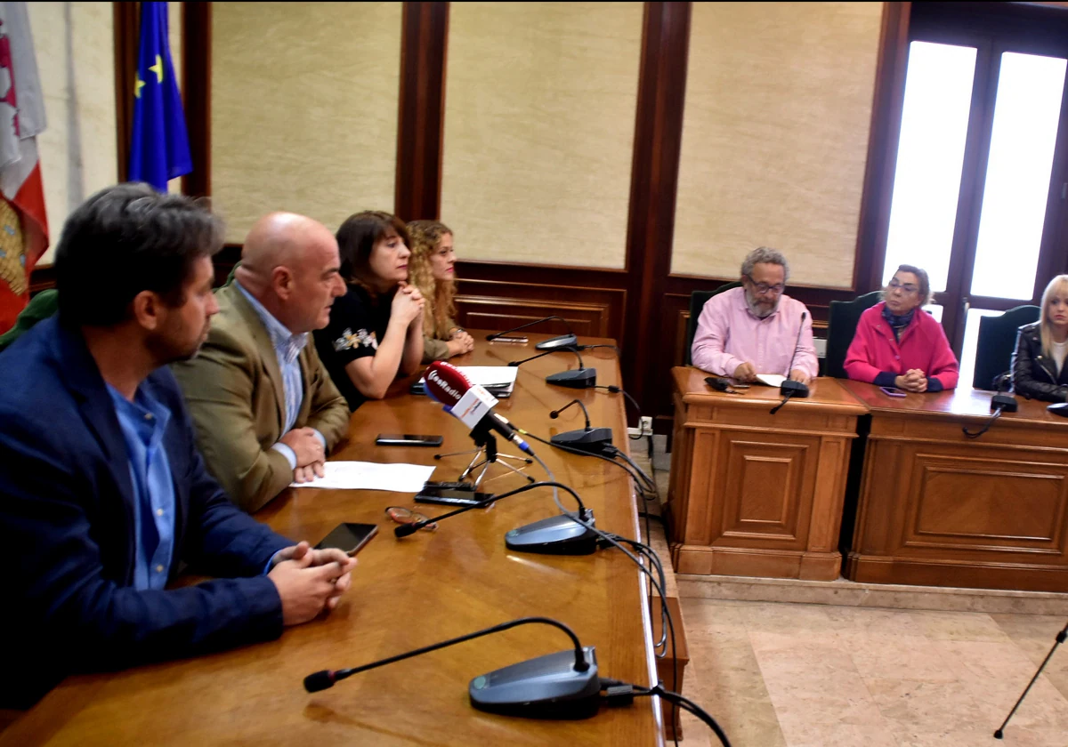 Imagen de representantes de la oposición, esta tarde en el Ayuntamiento de la ciudad.