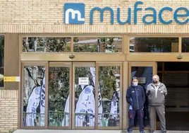 Manifestación de funcionarios frente a la sede de Muface, en Madrid.