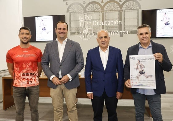 Javier Marcos (con la camiseta de la prueba), David Mingo, Jesús María Ortiz y Casimiro Blanco, en la presentación.