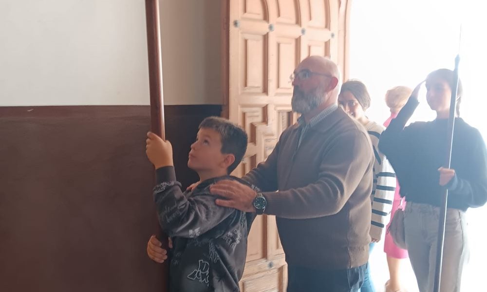 Honores a la Virgen del Rosario en Poveda de las Cintas