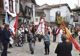 Imagen de la imagen de la Virgen del Rosario regresando a la iglesia de Cantagallo en la mañana de este domingo