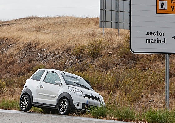 Imagen del vehículo tras la asistencia de Policía Local y Bomberos al lugar.