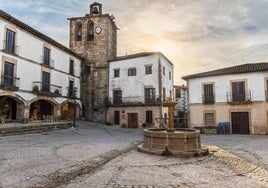 Imagen de la Plaza de San Martín de Trevejo.