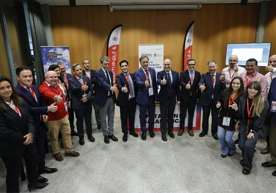 Autoridades en el stand de la Diputación en Startup Olé