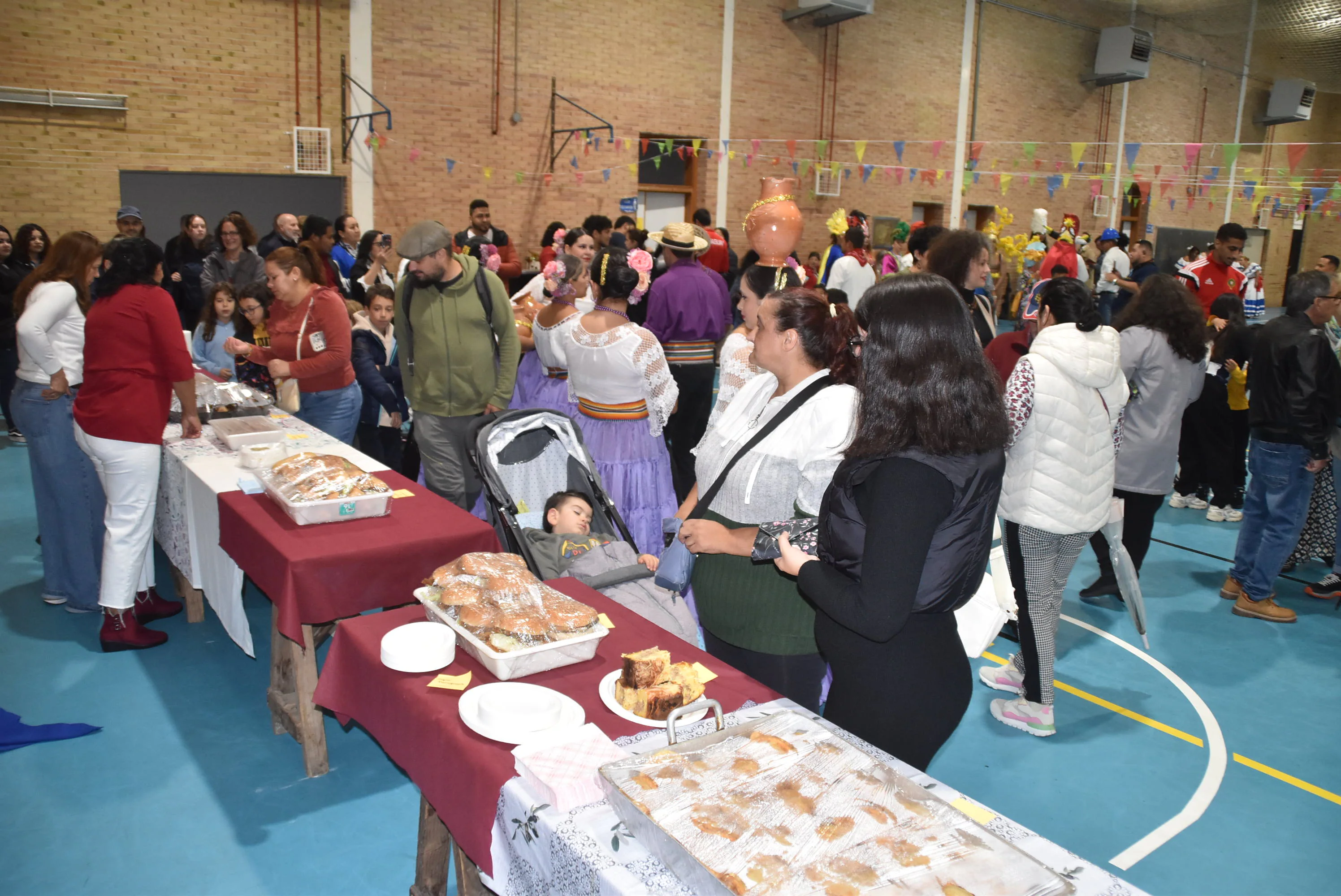 Lleno en Béjar en el primer día de la Hispanidad para fomentar la convivencia