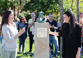 La concejala de Igualdad, Miryam Rodríguez, junto María Sánchez, coordinadora de la Asociación Red El Hueco de mi Vientre.