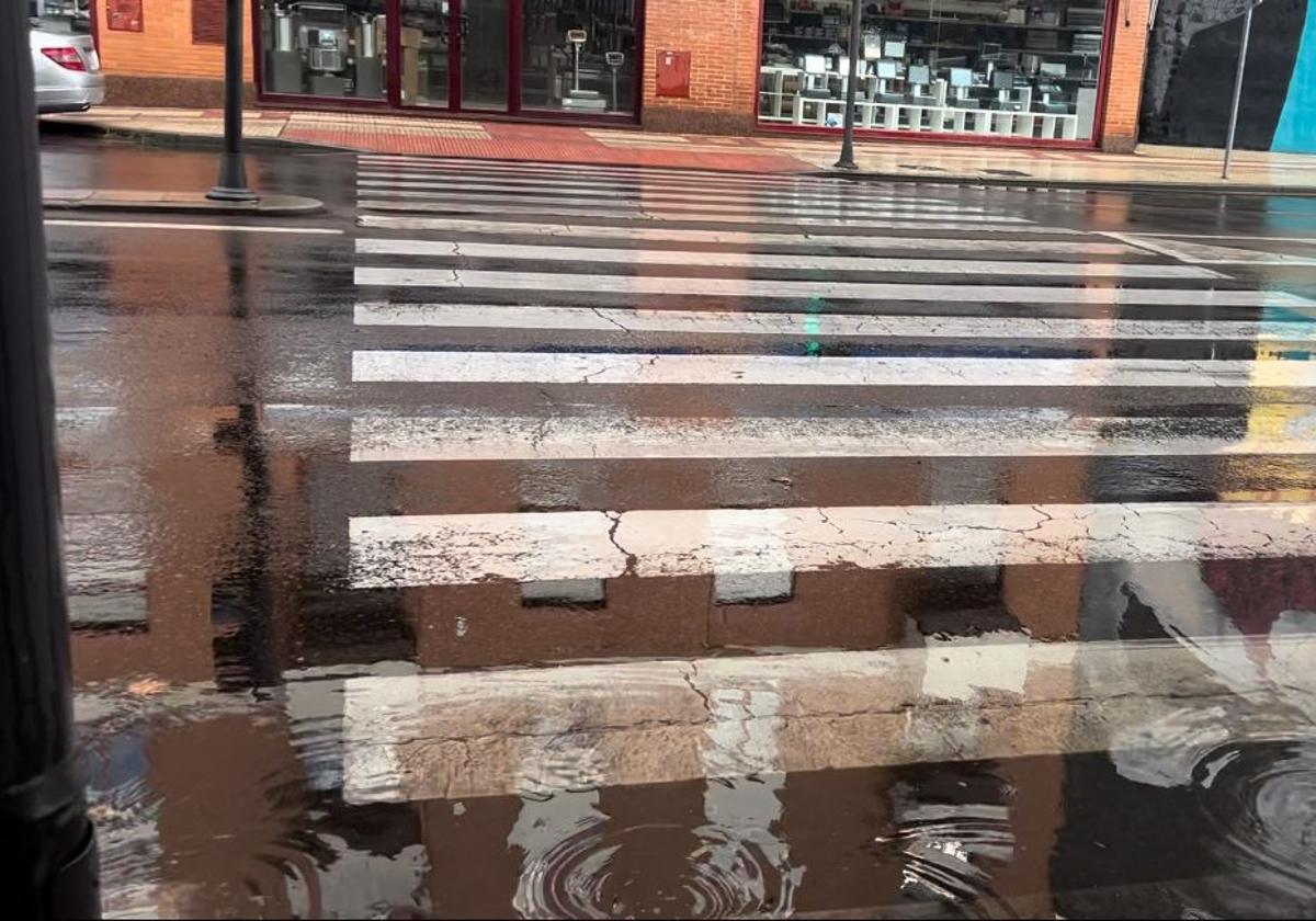 Una espectacular tromba de agua sorprende a Salamanca