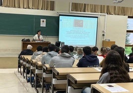 La catedrática, María Eugenia Torijano, en su intervención en la sesión homenaje a Francisco Bernis.