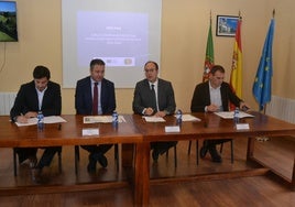 Luís Manuel Maças Aires, Antonio Machado, Marcos Iglesias y Enrique Cabaleiro González, durante la presentación del proyecto