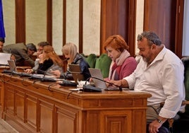 Imagen de la bancada socialista ayer lunes en el pleno.