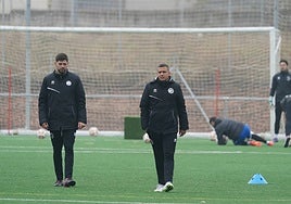 Dani Llácer y Edgar Ponce durante el entrenamiento de este sábado en el campo anexo al Reina Sofía.