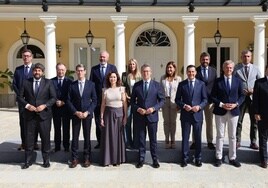 El presidente del PP, Núñez Feijóo, junto a los barones del PP, en el Palacio de los Duques de Pastrana, el 6 de septiembre de 2024.