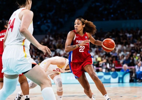 Arella Guirantes, en un partido con Puerto Rico en los Juegos Olímpicos de París.