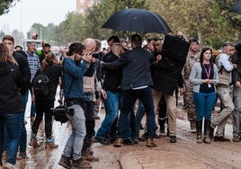 Detenido un vecino de Paiporta por golpear con un palo el coche de Pedro Sánchez