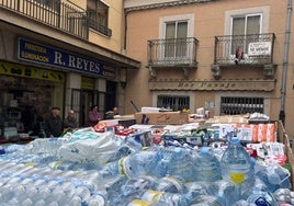 Uno de los vehículos llenos de material recogido en Alba de Tormes para Valencia.