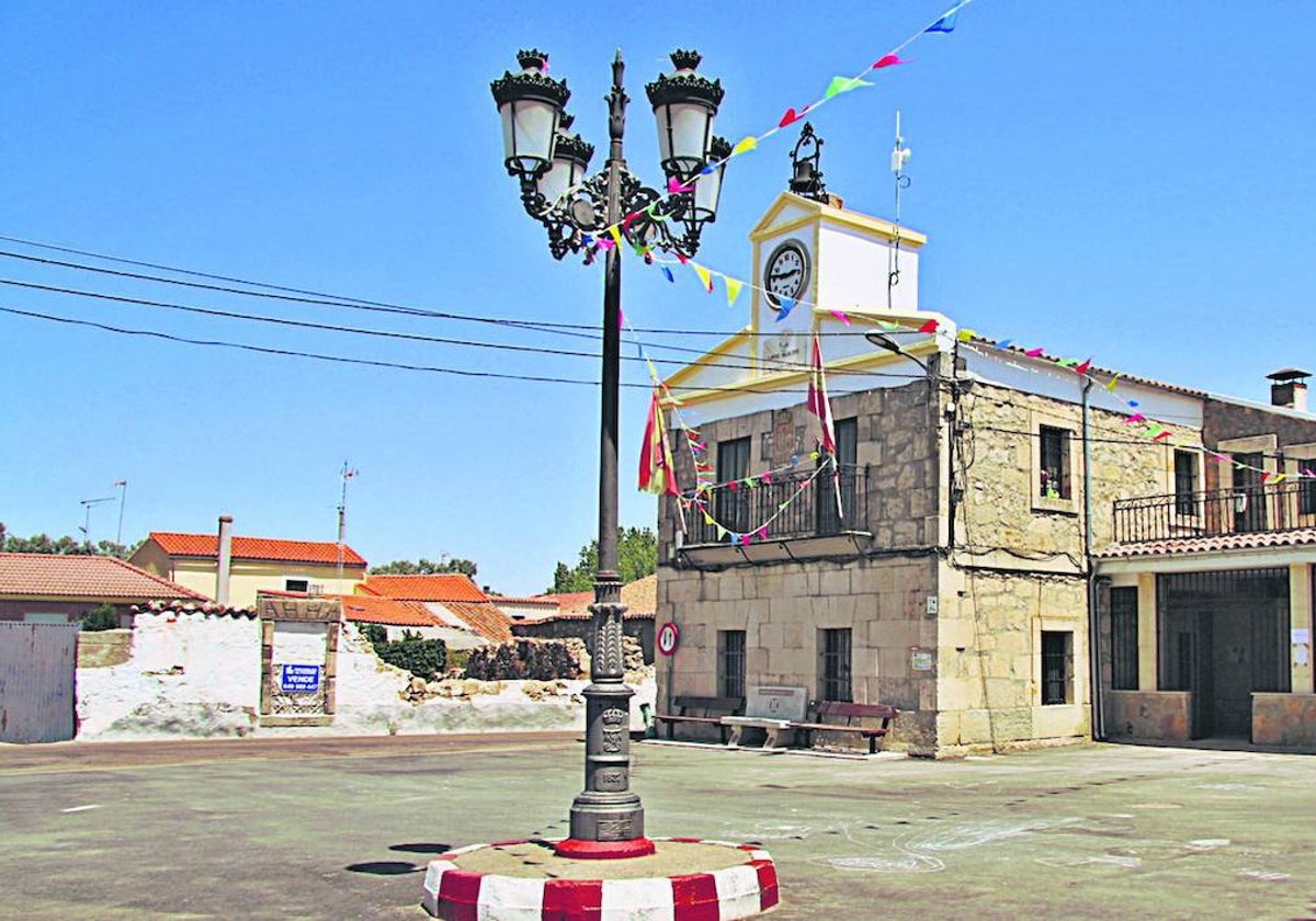 La Casa Consistorial de la localidad de Torresmenudas.