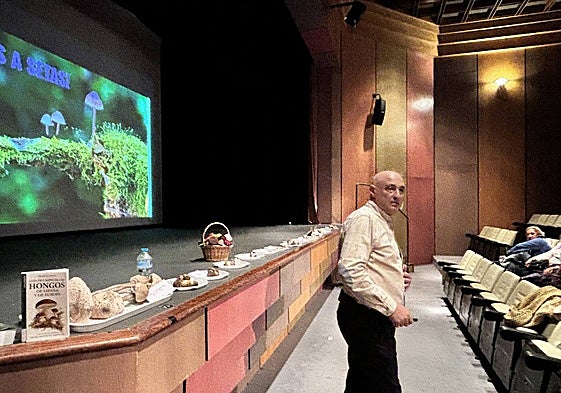 José Luis Sánchez habla de setas.