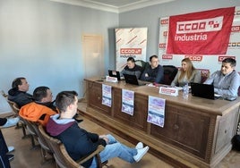 Reunión en Guijuelo de representantes de CCOO para hablar del inicio del convenio de cárnicas.