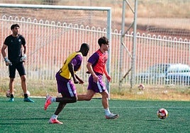 Yago Rodríguez, junto a Souley y Jon Villanueva en una entrenamiento del Salamanca UDS en El Tori.